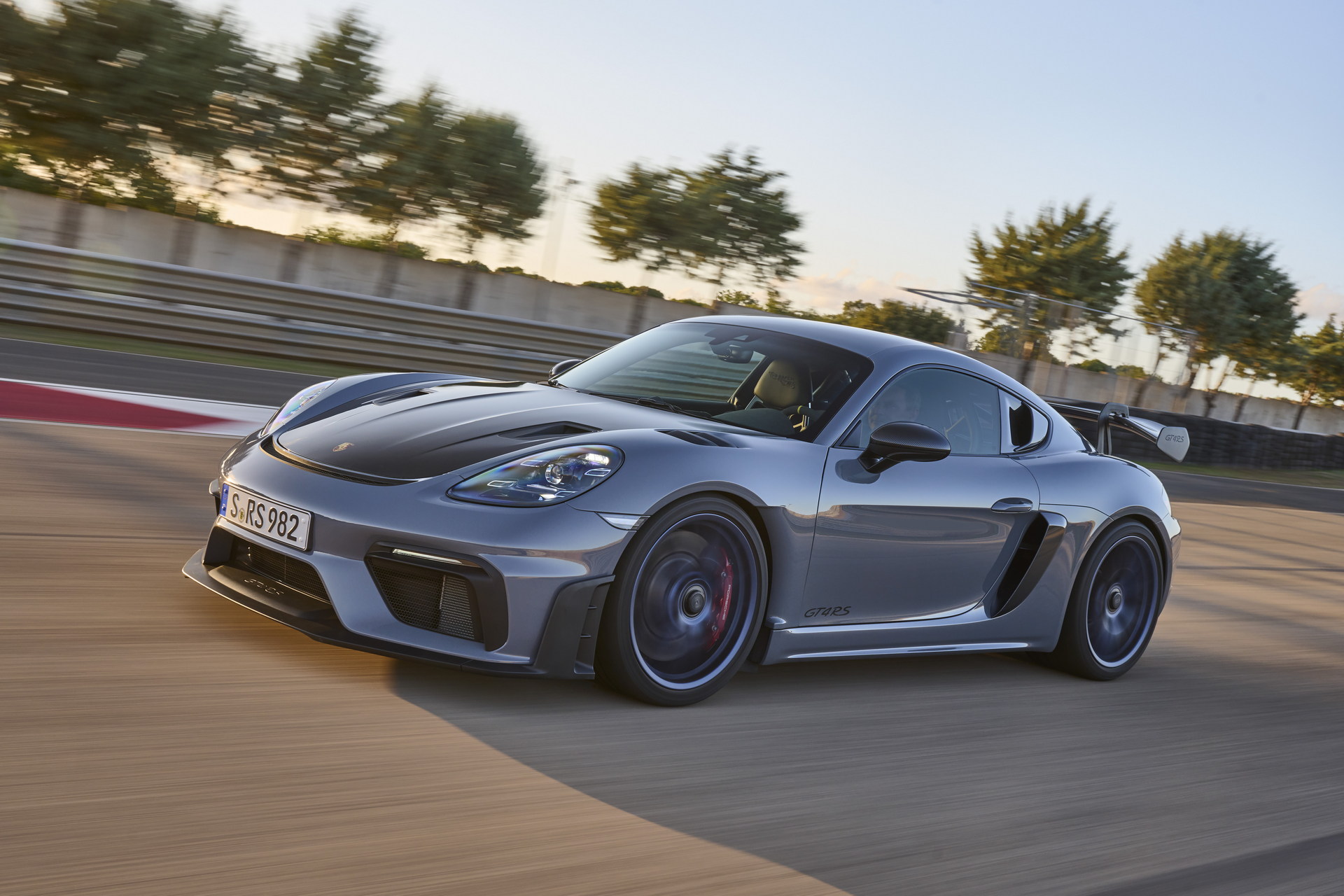 Le nouveau Porsche 718 Cayman GT4 RS estil encore mieux qu'une 911